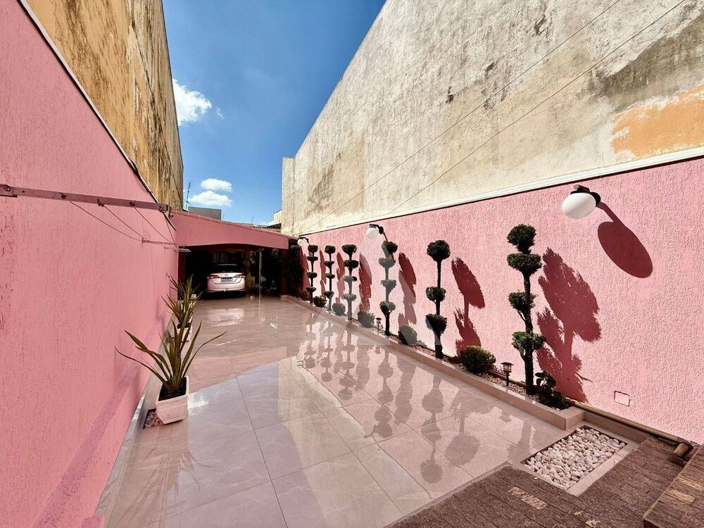 Casa à venda com 3 quartos, 300m² - Foto 3