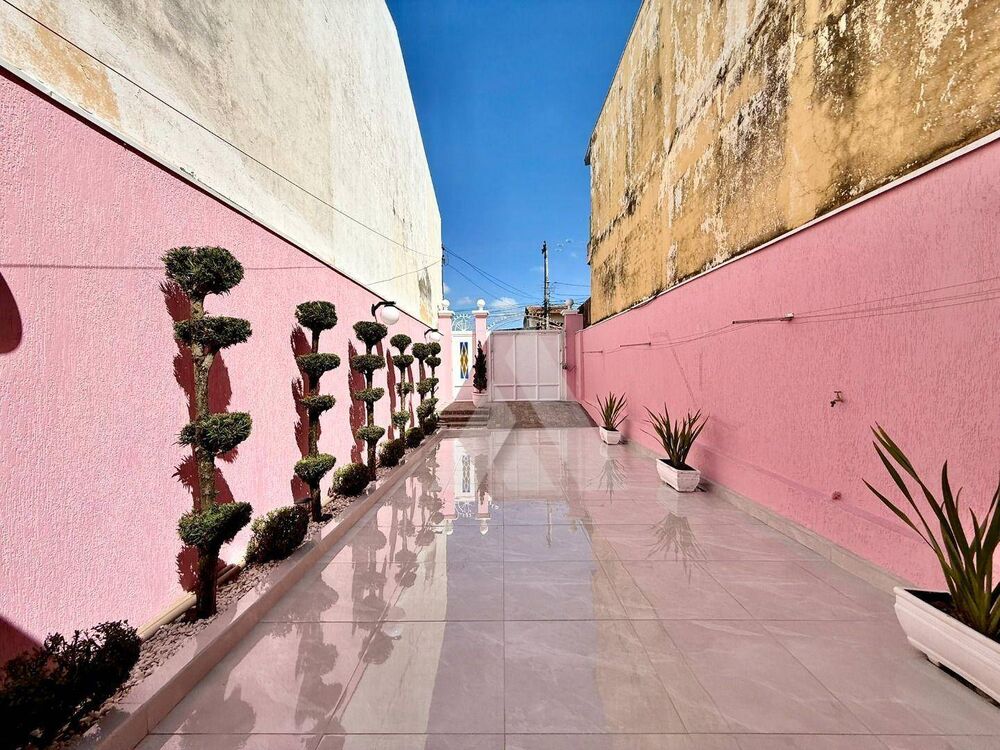 Casa à venda com 3 quartos, 300m² - Foto 2