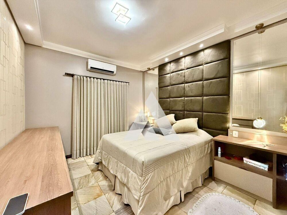 Casa à venda com 3 quartos, 300m² - Foto 17