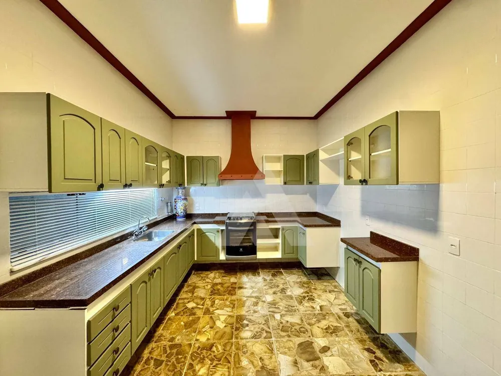 Casa, 3 quartos, 295 m² - Foto 2