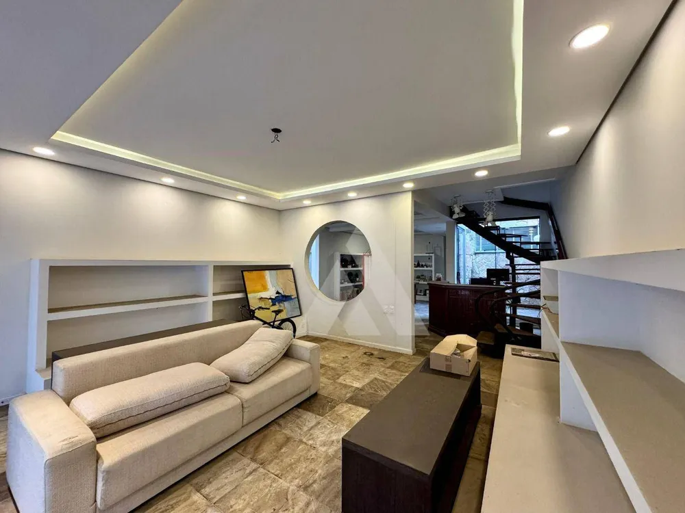 Casa, 3 quartos, 295 m² - Foto 1