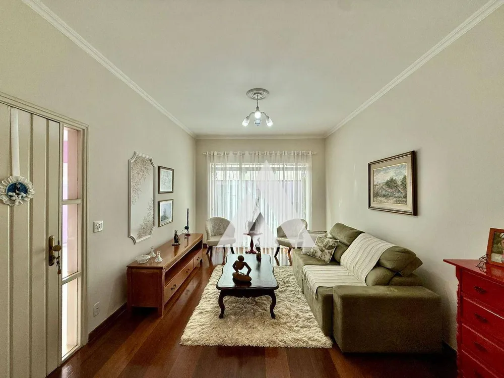Casa, 3 quartos, 211 m² - Foto 1