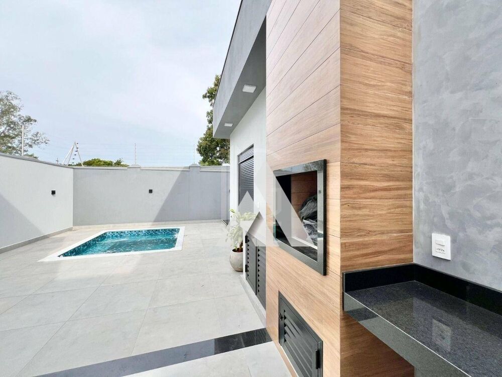 Casa de Condomínio à venda com 3 quartos, 220m² - Foto 2