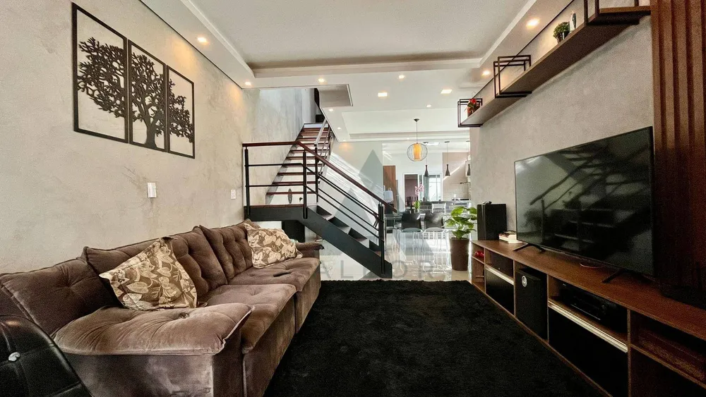 Casa, 4 quartos, 240 m² - Foto 1
