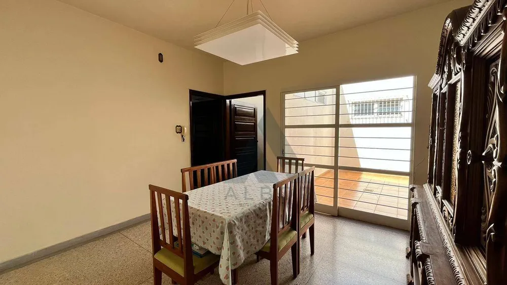 Casa, 3 quartos, 301 m² - Foto 1