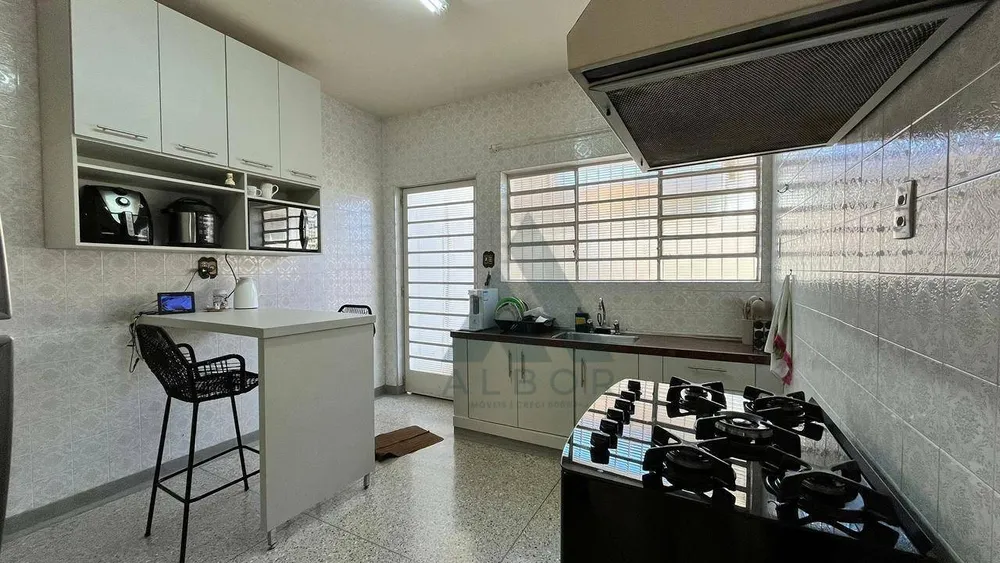 Casa, 3 quartos, 301 m² - Foto 2