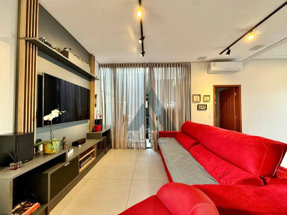 Sobrado, 3 quartos, 247 m² - Foto 1