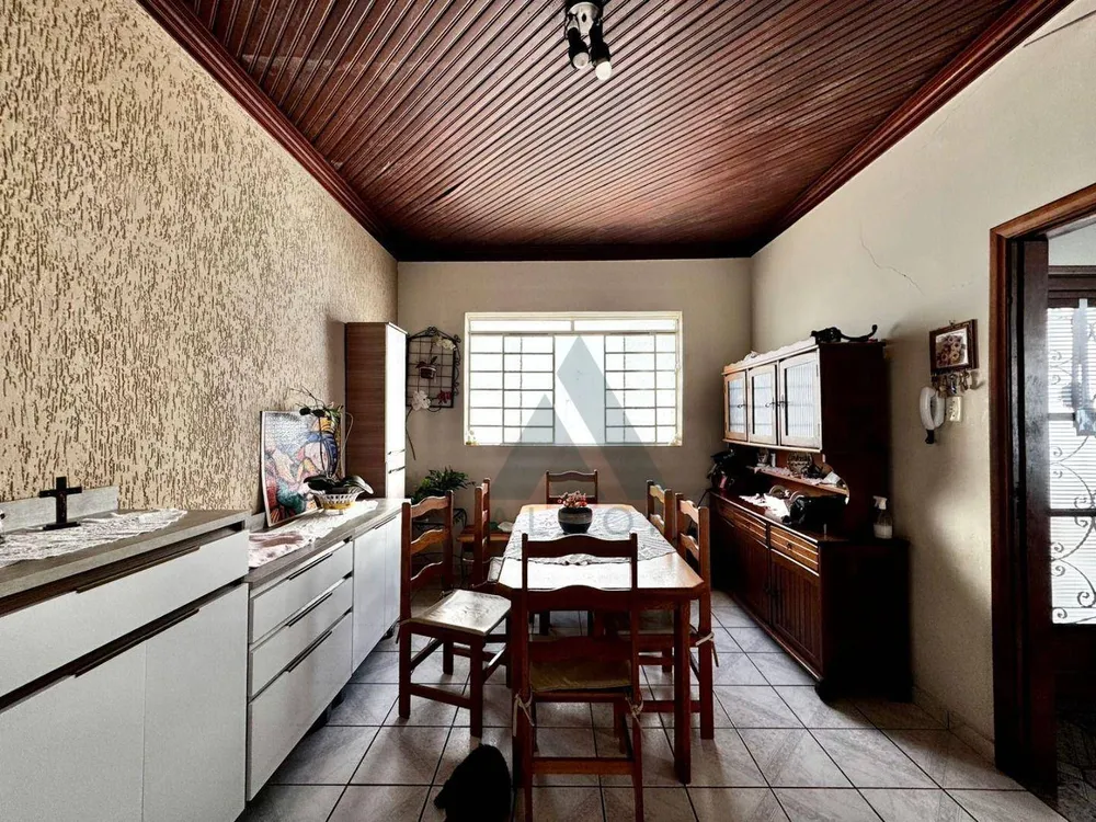 Casa, 3 quartos, 253 m² - Foto 2