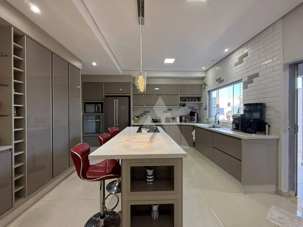 Casa, 3 quartos, 180 m² - Foto 1