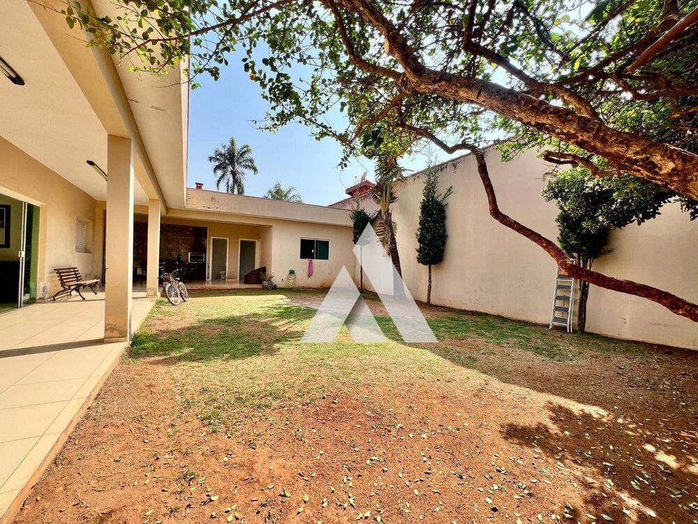 Casa, 4 quartos, 243 m² - Foto 2