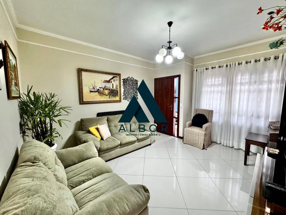 Casa, 3 quartos, 210 m² - Foto 1