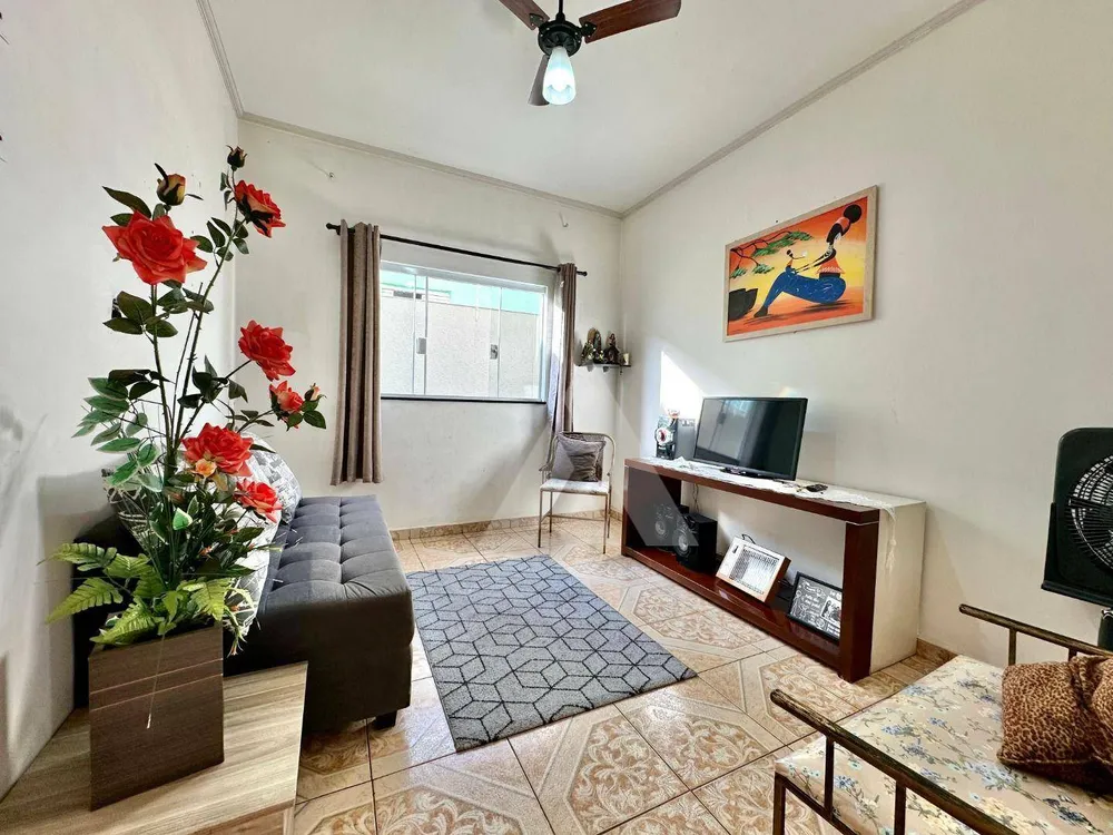 Casa, 3 quartos, 220 m² - Foto 1