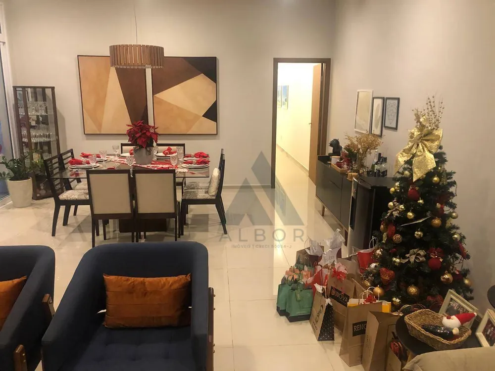 Casa, 3 quartos, 215 m² - Foto 2