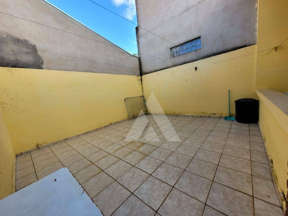 Casa à venda com 2 quartos, 97m² - Foto 4