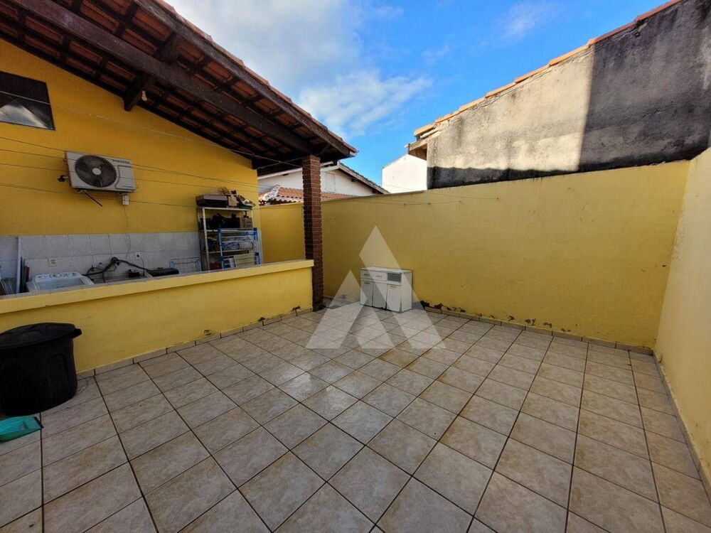 Casa à venda com 2 quartos, 97m² - Foto 2