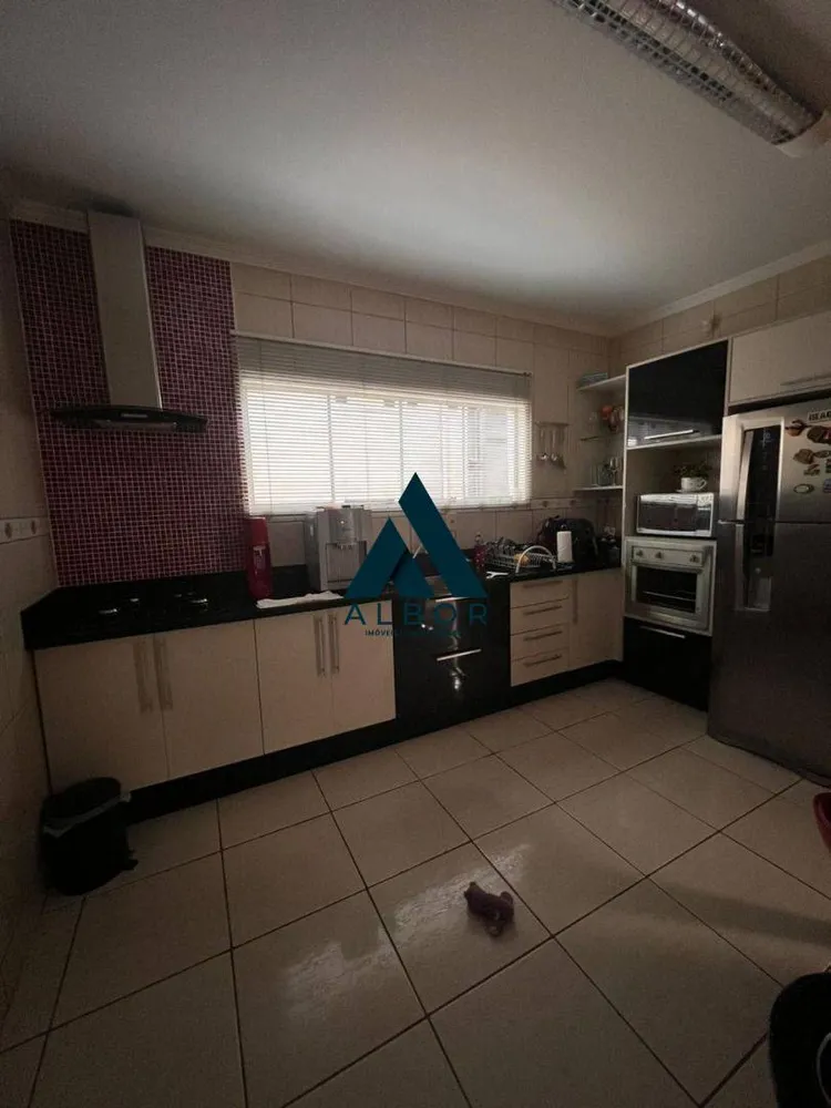 Casa, 3 quartos, 181 m² - Foto 1