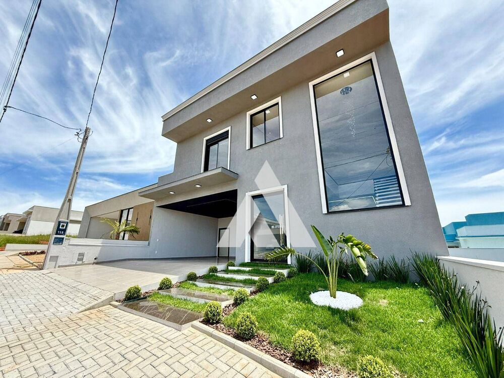 Casa de Condomínio à venda com 4 quartos, 270m² - Foto 1