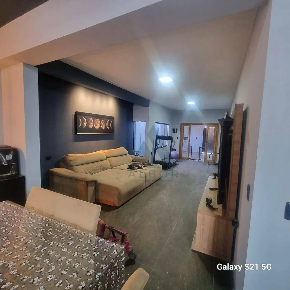 Casa, 3 quartos, 229 m² - Foto 1