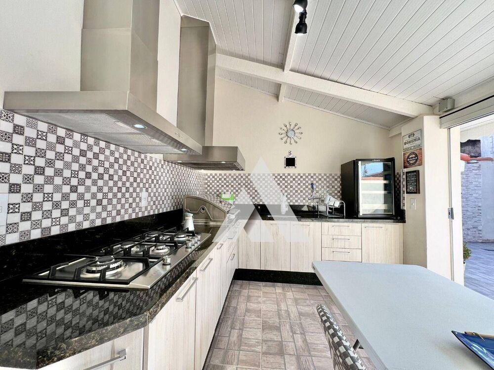 Casa à venda com 4 quartos, 200m² - Foto 8