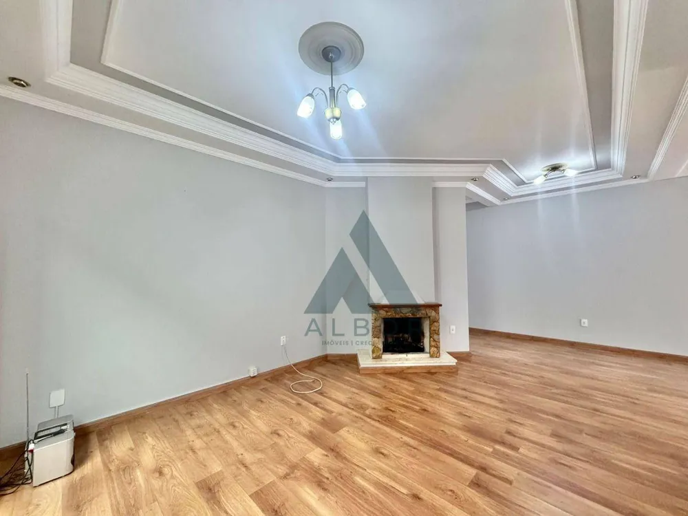 Casa, 3 quartos, 243 m² - Foto 1