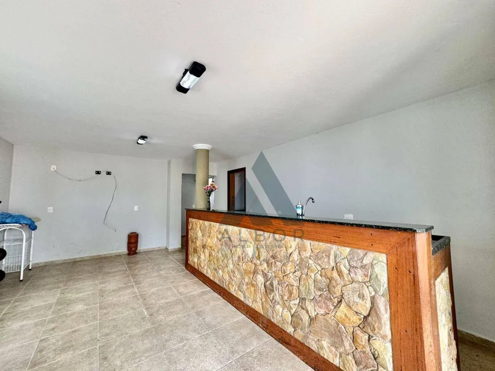 Casa, 3 quartos, 243 m² - Foto 2