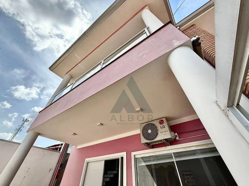 Casa, 4 quartos, 240 m² - Foto 2