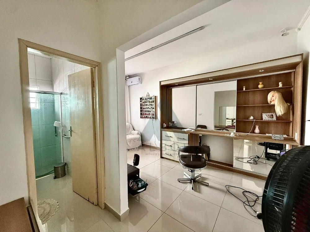 Casa, 4 quartos, 240 m² - Foto 11