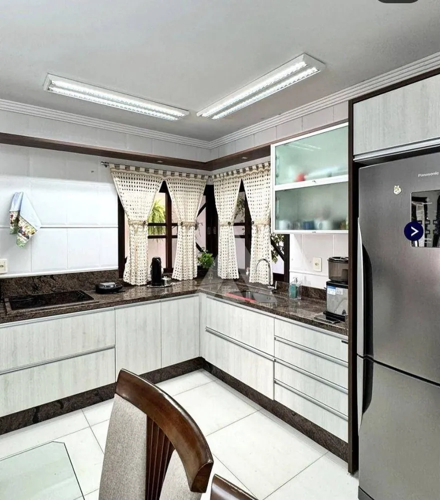 Casa, 3 quartos, 235 m² - Foto 4