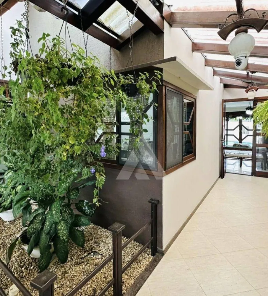 Casa, 3 quartos, 235 m² - Foto 1