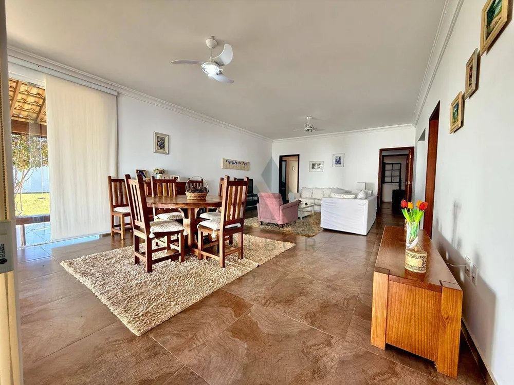 Casa, 3 quartos, 240 m² - Foto 1