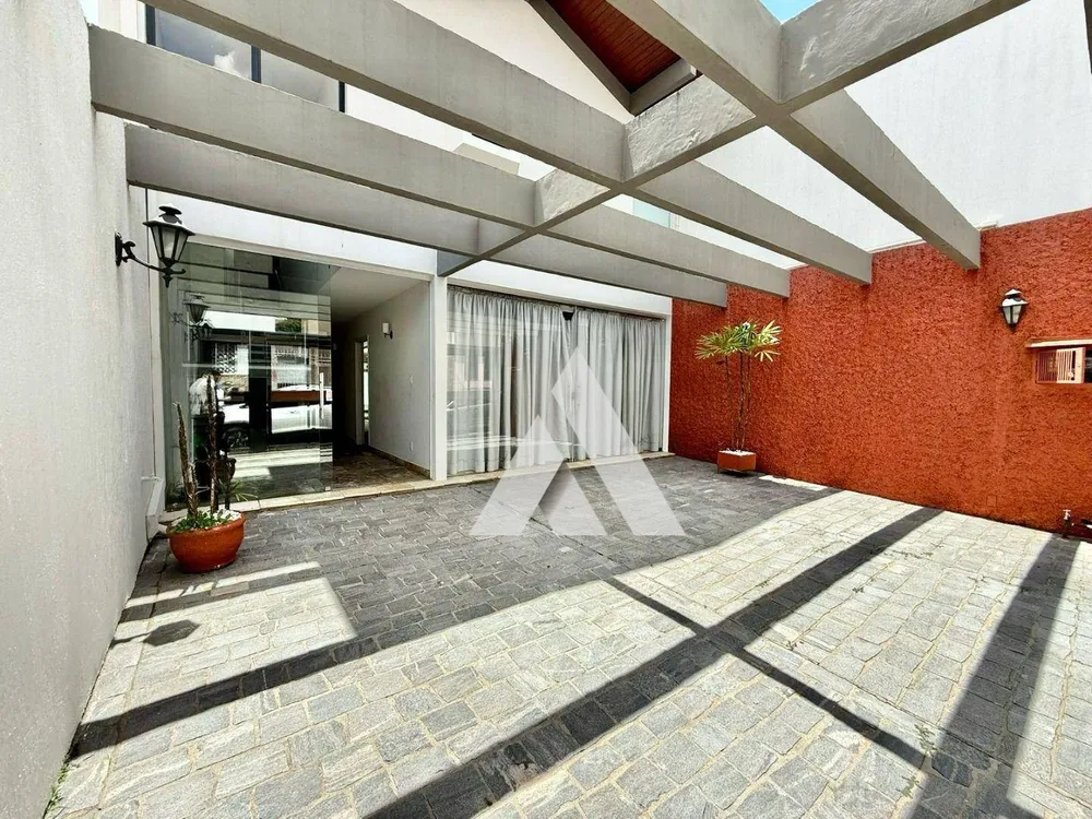Casa, 3 quartos, 233 m² - Foto 1