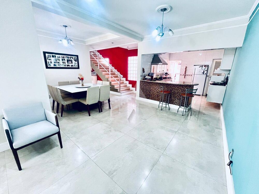 Casa à venda com 3 quartos, 320m² - Foto 1