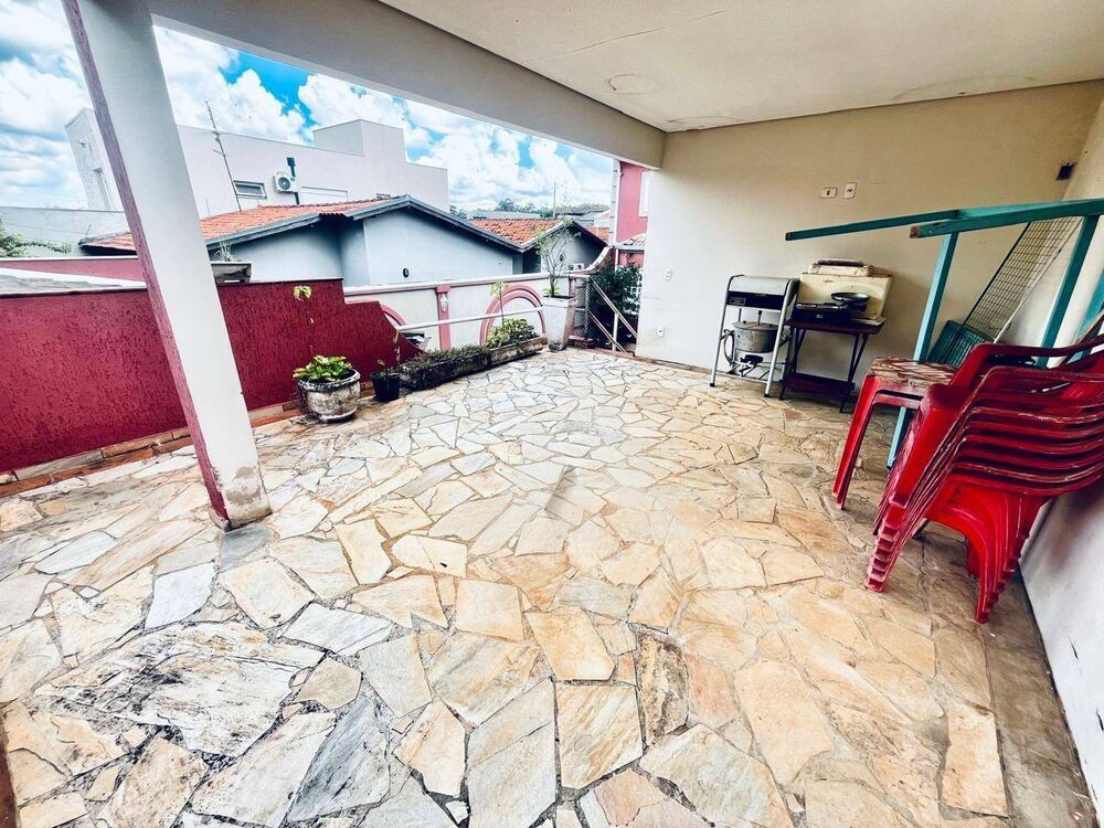 Casa à venda com 3 quartos, 320m² - Foto 3