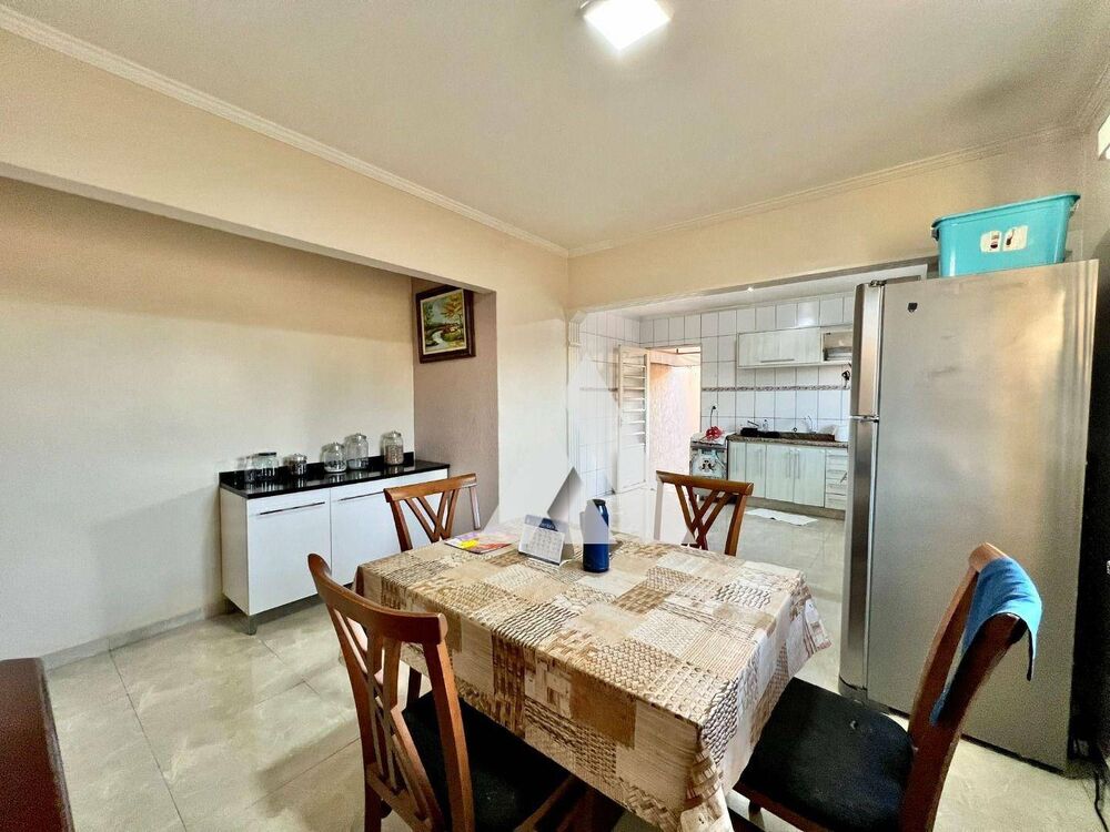Casa, 3 quartos, 263 m² - Foto 1