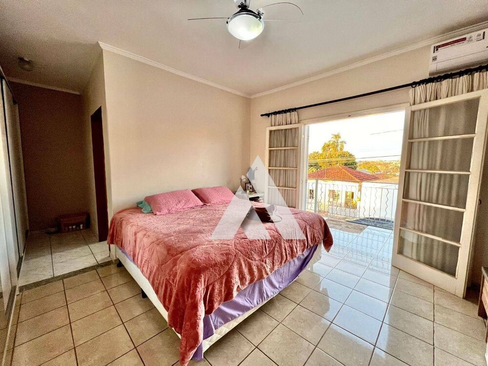 Casa, 3 quartos, 263 m² - Foto 4