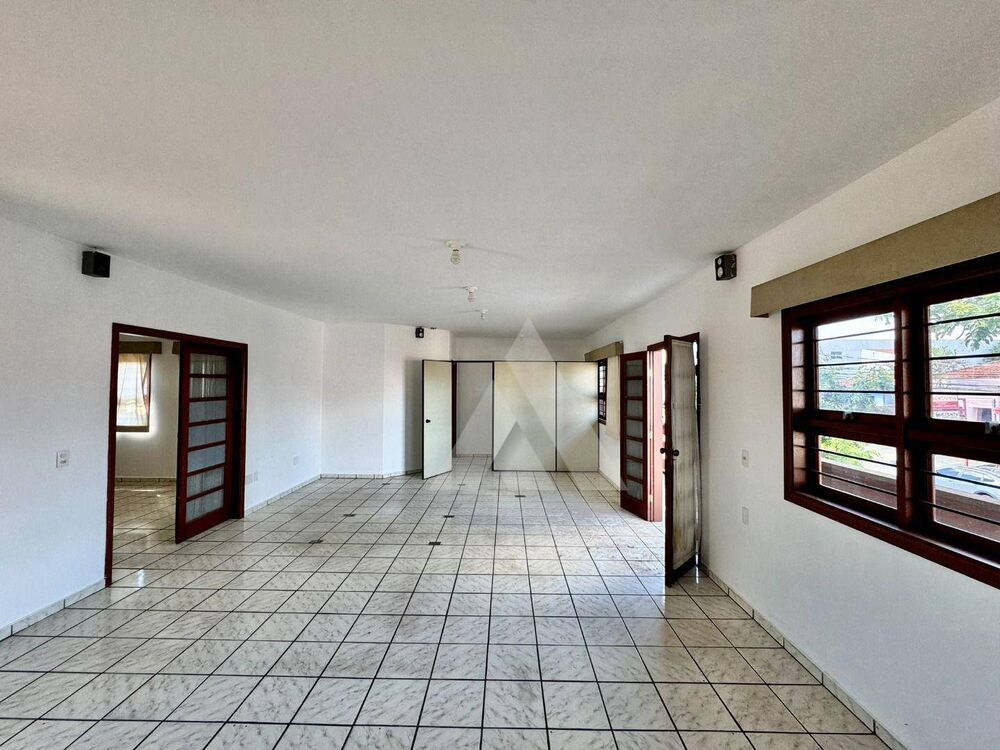 Casa à venda com 3 quartos, 244m² - Foto 7