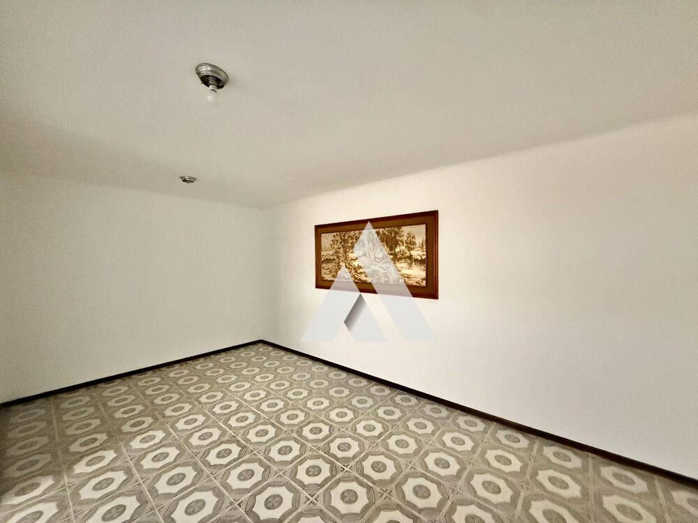 Casa à venda com 5 quartos, 400m² - Foto 1