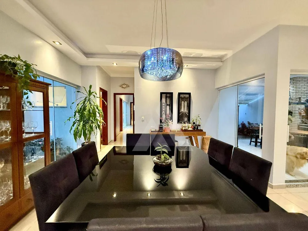 Casa, 3 quartos, 240 m² - Foto 2