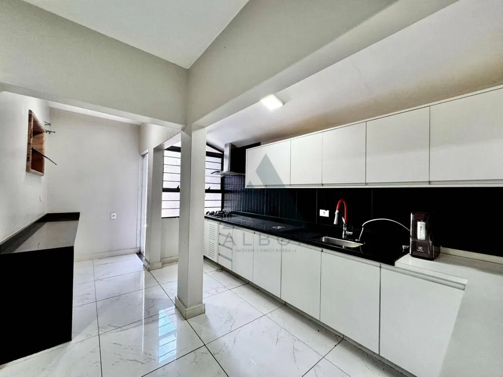 Casa, 4 quartos, 289 m² - Foto 1