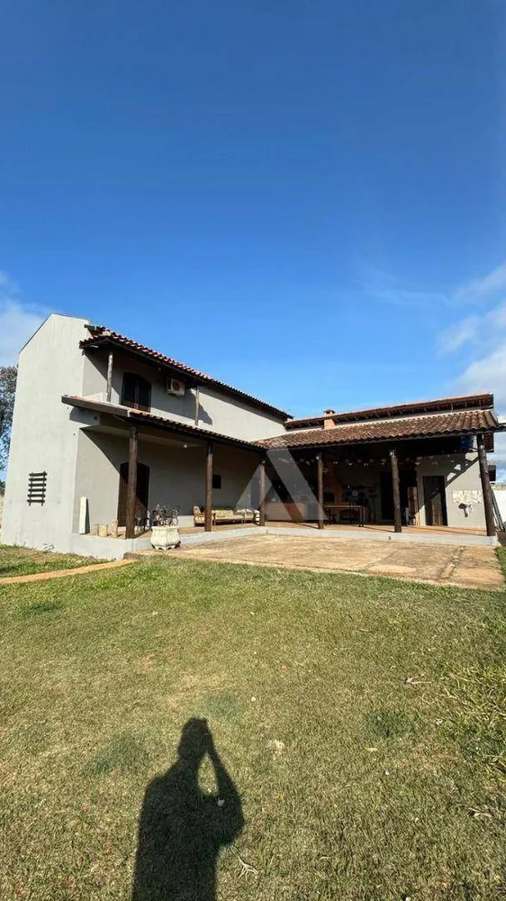 Chácara, 3 quartos, 708 m² - Foto 2