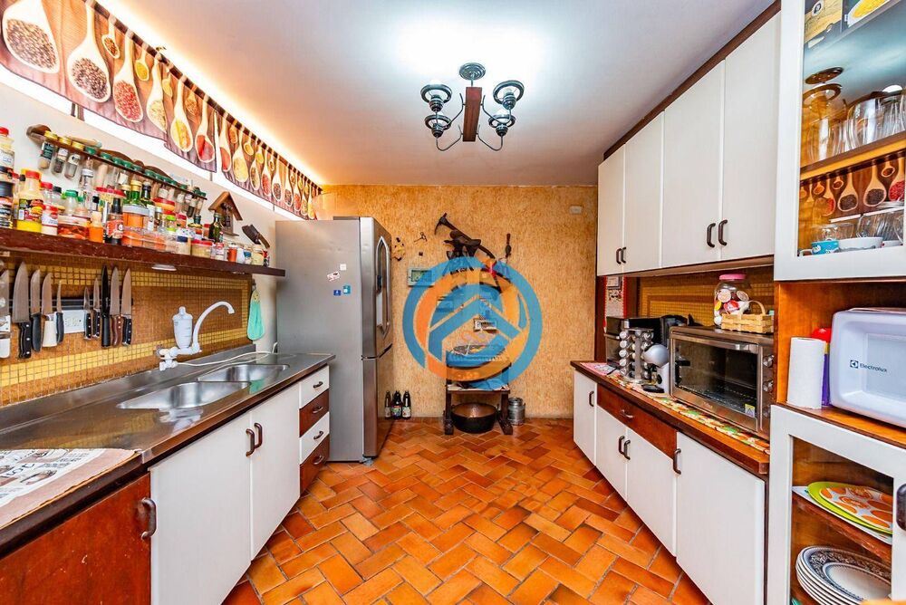 Casa à venda com 3 quartos, 220m² - Foto 6
