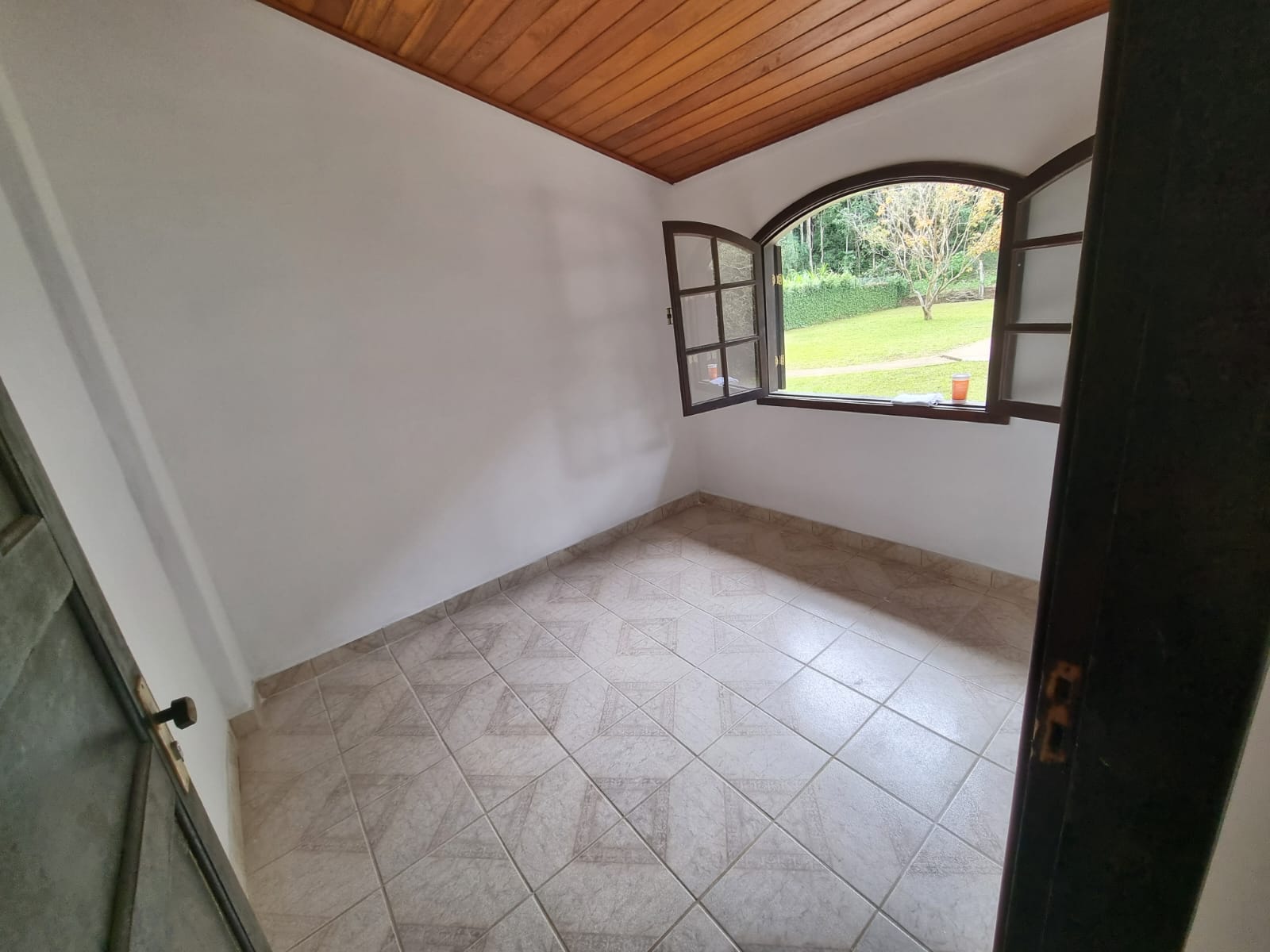 Casa à venda com 3 quartos, 150m² - Foto 2