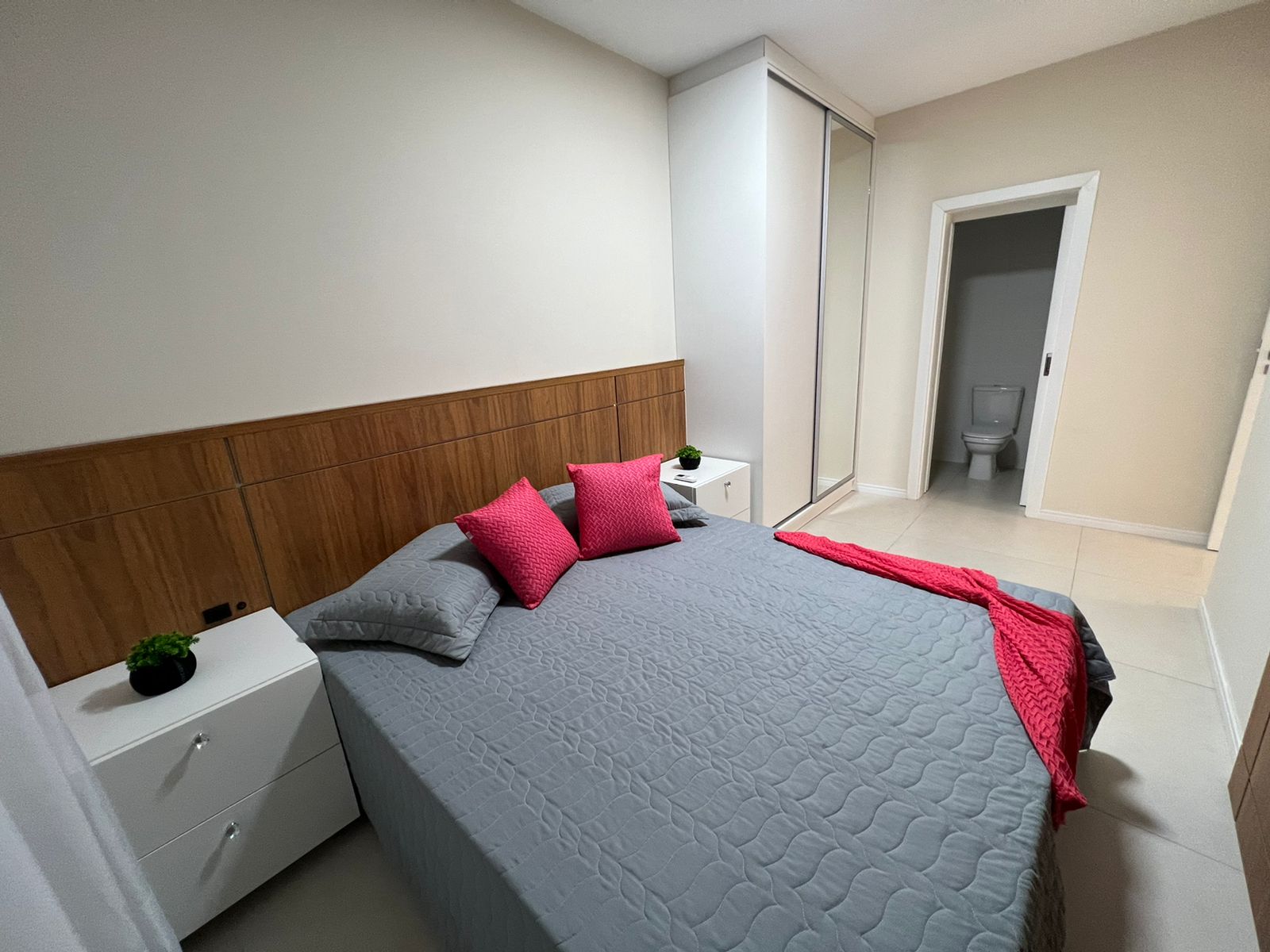 Apartamento à venda com 2 quartos, 70m² - Foto 3