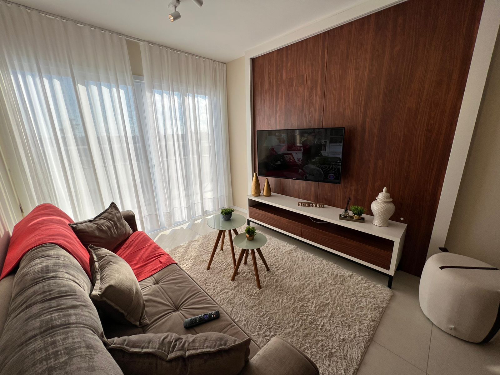 Apartamento à venda com 2 quartos, 70m² - Foto 2