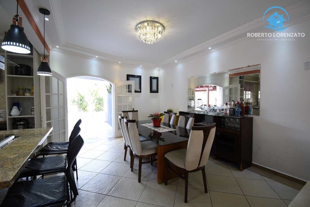 Casa à venda com 4 quartos, 192m² - Foto 1
