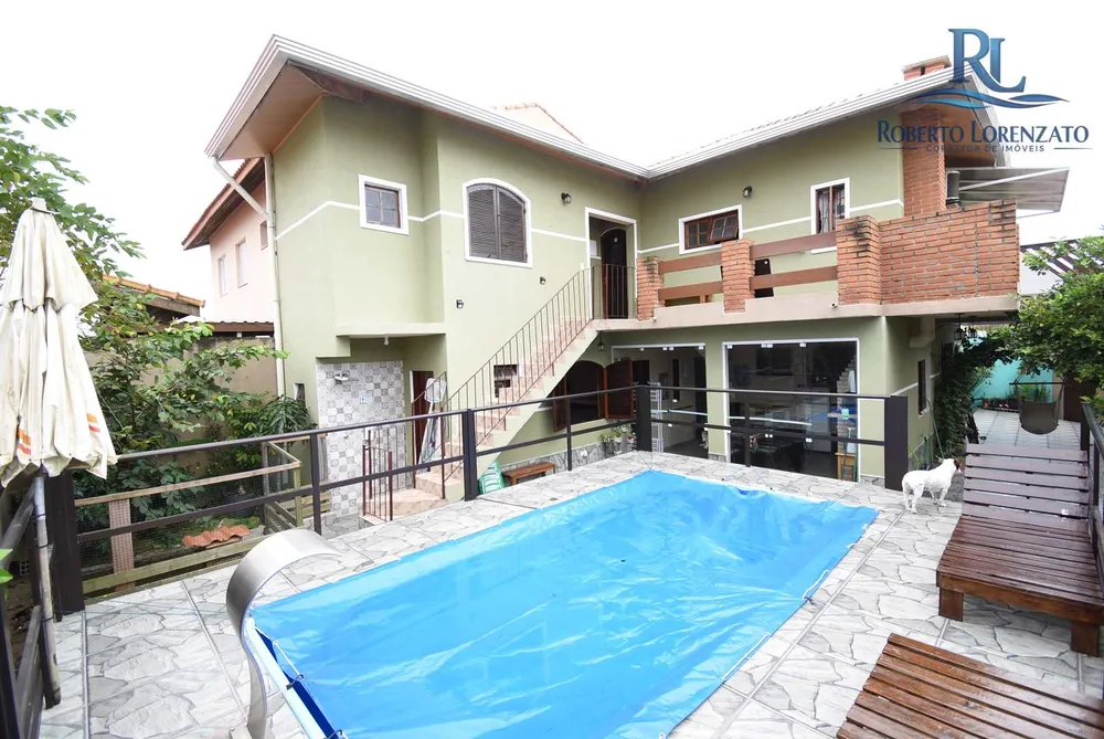 Casa, 5 quartos, 178 m² - Foto 1