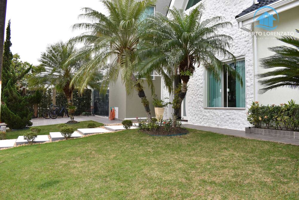 Casa à venda com 4 quartos, 240m² - Foto 1
