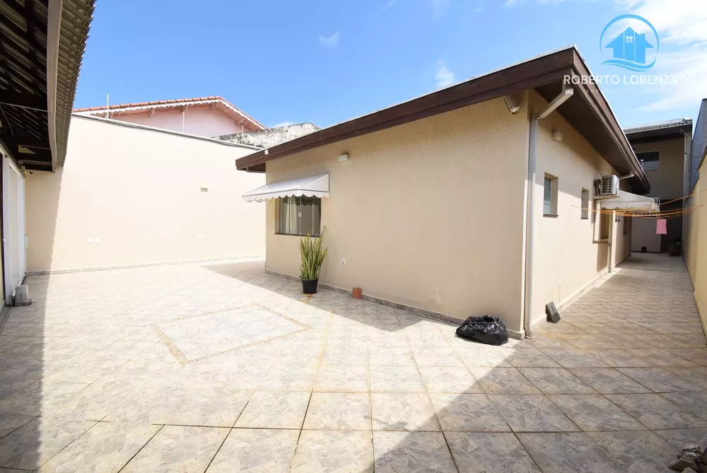 Casa à venda com 4 quartos, 245m² - Foto 2