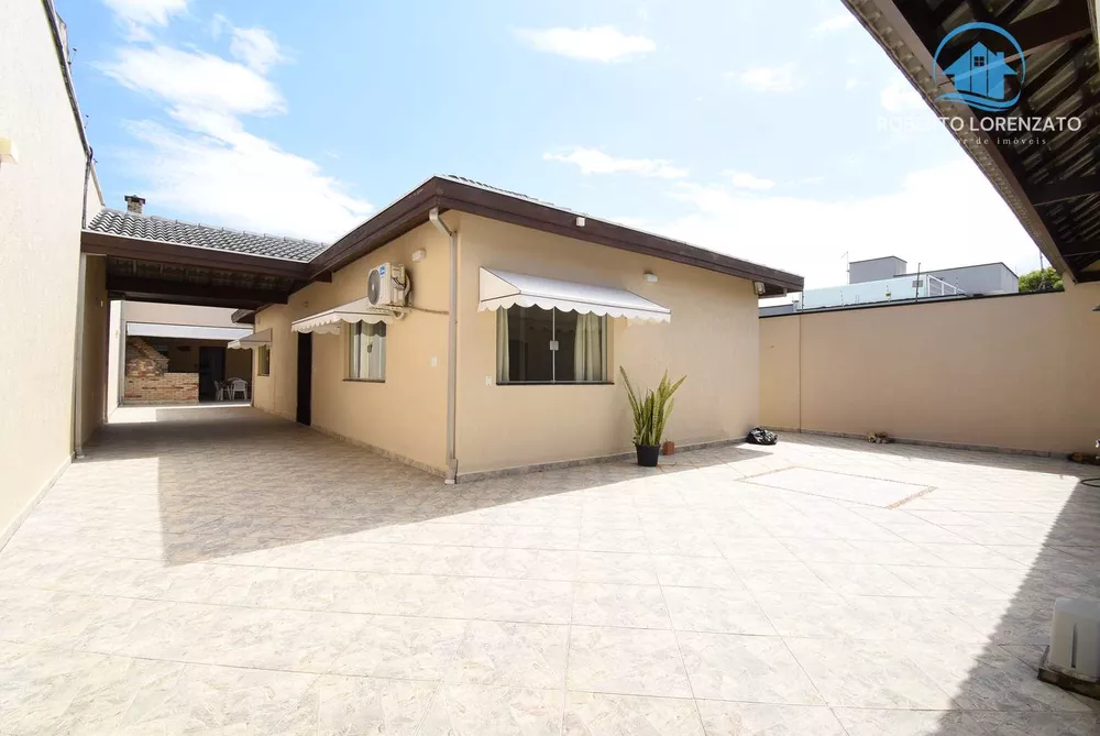 Casa à venda com 4 quartos, 245m² - Foto 1