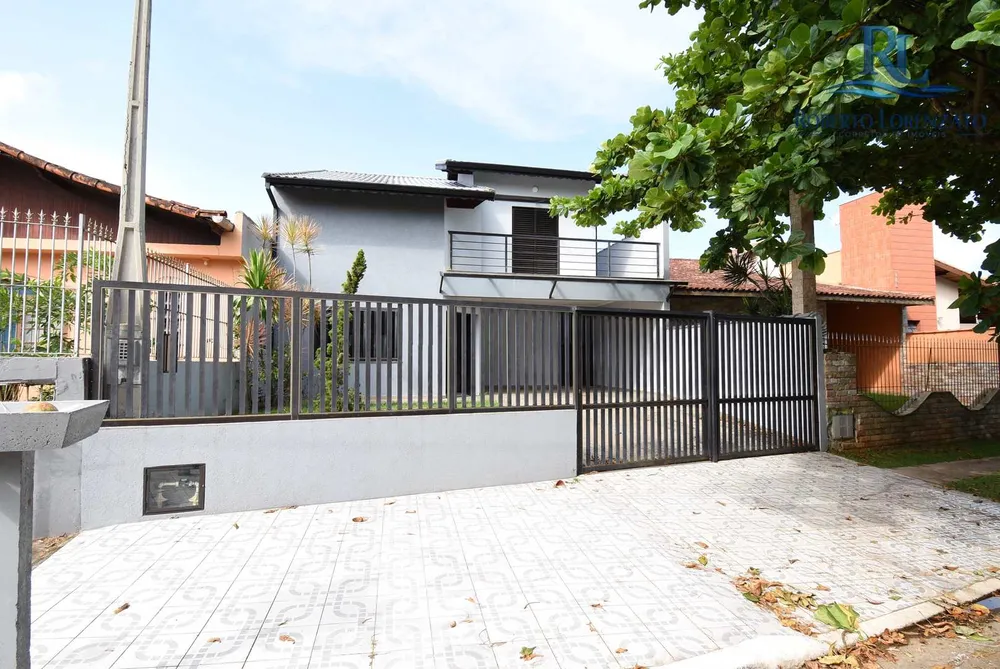 Casa, 4 quartos, 237 m² - Foto 1